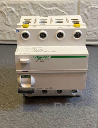 Disyuntor de Corriente Residual Schneider