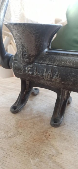 Picadora de carne antigua ELMA
