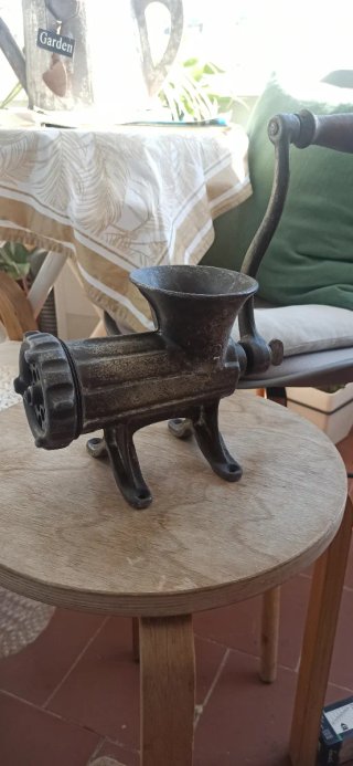 Picadora de carne antigua ELMA