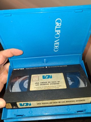 VHS Terror Una Virgen en Casa de los Muertos Vivie
