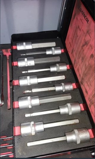 Pistola de silicona y conectores