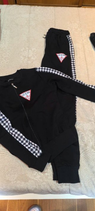 Conjunto deportivo Guess negro