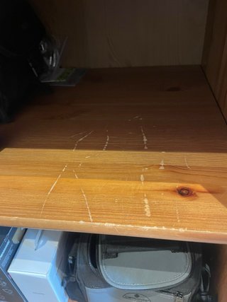 Aparador de madera con vitrina