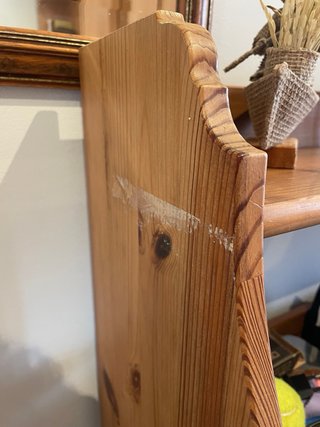 Aparador de madera con vitrina