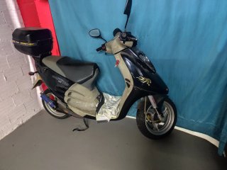 Derbi Manhattan Scooter Negra