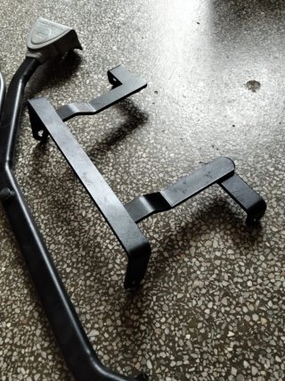 Soporte Givi Suzuki RF 600/900 Negro