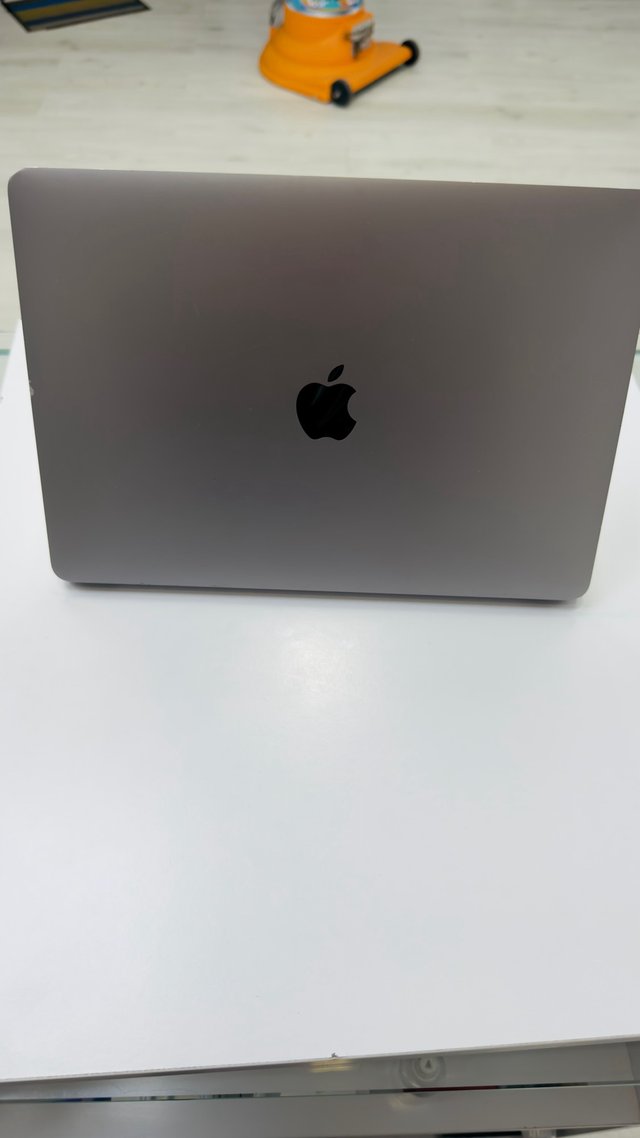 MacBook Pro 256GB 2020 Gris Espacial