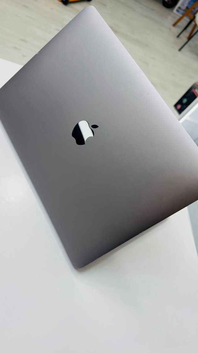 MacBook Pro 256GB 2020 Gris Espacial