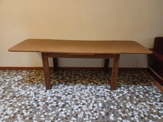 Mesa de comedor de madera