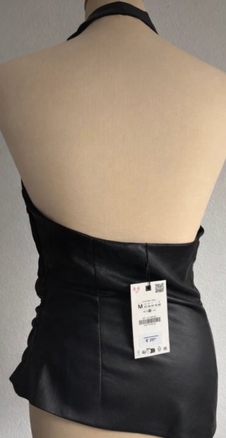 Top Zara efecto piel negro Talla M