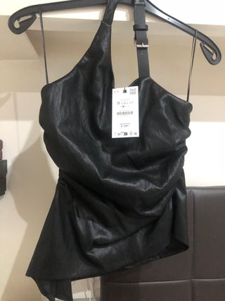Top Zara efecto piel negro Talla s