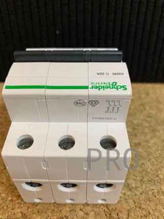 Schneider Electric A9K02316 Disyuntor K60N 3P, 16A