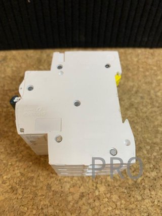 Schneider Electric A9K02316 Disyuntor K60N 3P, 16A