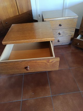 Cómoda y 2 mesitas de noche madera