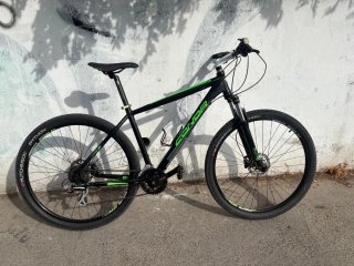 Bicicleta de Montaña Negra y Verde