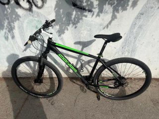 Bicicleta de Montaña Negra y Verde