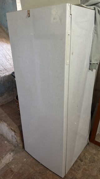 Lote Hogar: 2 Camas, 2 Neveras, TV y Ventilador⁠