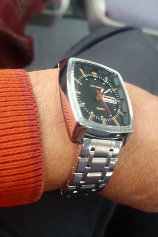 Reloj SKMEI Cuarzo Negro y Plateado