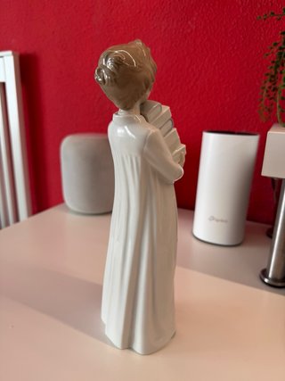 Figura Lladró DAISA niño con libros 27 cm