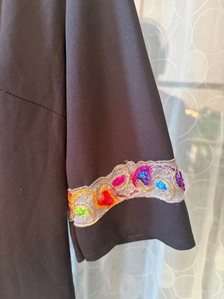 Vestido fiesta negro con bordado multicolor