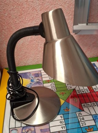 Lámpara de escritorio flexible plateada