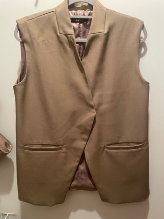 Conjunto Chaleco y Falda Beige