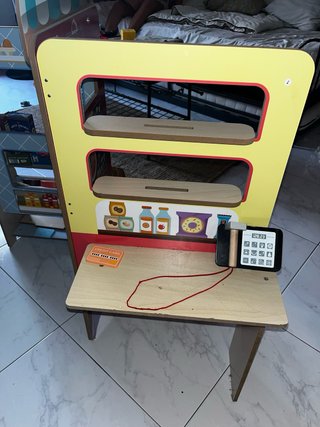 Puesto de compra de madera para niños