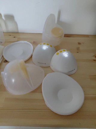 Medela Extractor de Leche Motion in bra y Accesori