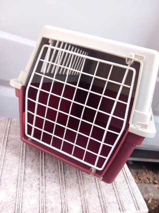 Transportín para gato blanco y rojo