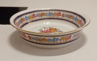 BONITO CUENCO DE PORCELANA FINA THE REGAL