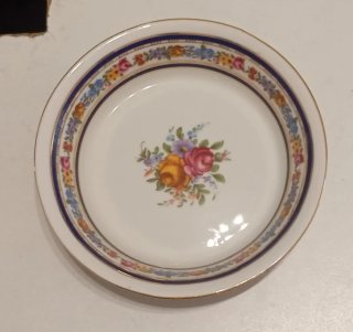 BONITO CUENCO DE PORCELANA FINA THE REGAL