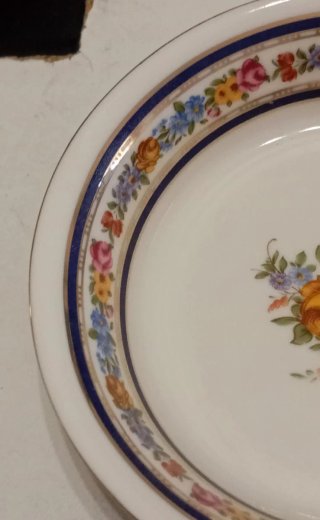 BONITO CUENCO DE PORCELANA FINA THE REGAL