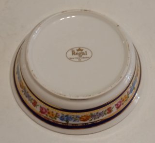 BONITO CUENCO DE PORCELANA FINA THE REGAL