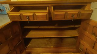 Cómoda de madera estilo castellano