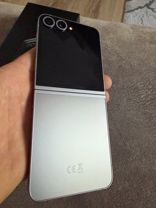 Samsung Galaxy Z Flip 6