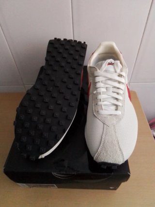 Zapatillas Nike Blancas y Rojas