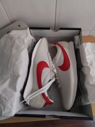 Zapatillas Nike Blancas y Rojas