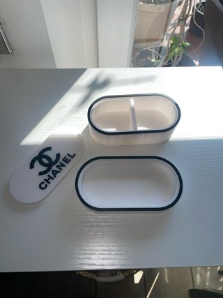 Piccolo porta oggetti Chanel bianco e nero