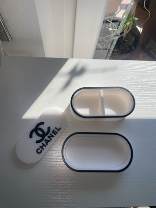 Piccolo porta oggetti Chanel bianco e nero