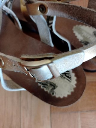 Sandalias Desigual doradas y multicolor