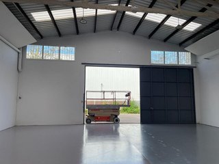 Nave industrial en alquiler en Canovelles