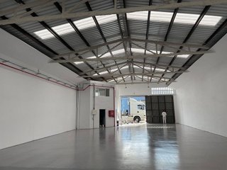 Nave industrial en alquiler en Canovelles