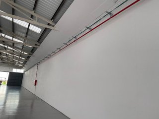 Nave industrial en alquiler en Canovelles