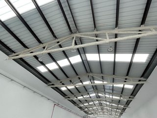 Nave industrial en alquiler en Canovelles