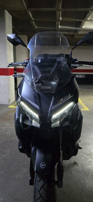 Keeway Vieste 300 XDV Maxi-Scooter Negra/Gris