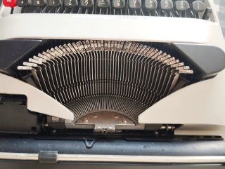 Máquina de escribir Olivetti Lettera 12