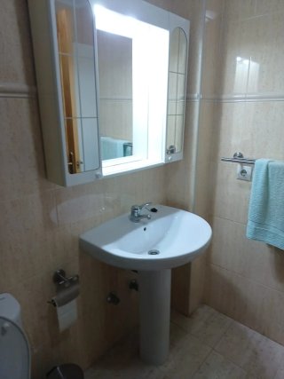 Armario de baño con espejo y luz