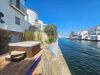 Chalet en venta en Empuriabrava en Castelló d´Empúries