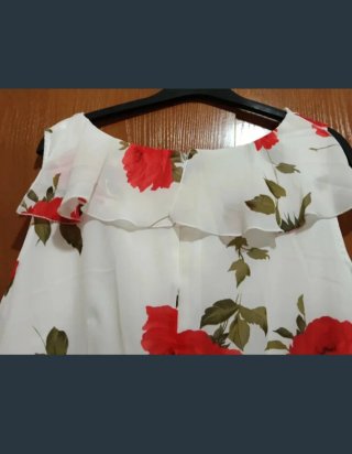 Vestido Verano Flores Rojas tejido muy agradable