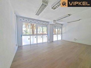 Local comercial en alquiler en Ensanche Centro - Puerto en Málaga